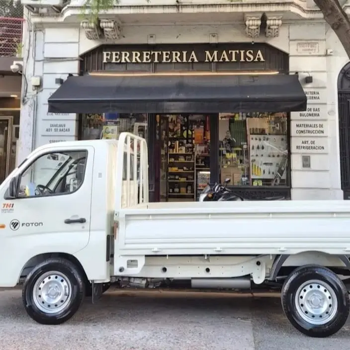 Camioneta de reparto — logística propia a obra